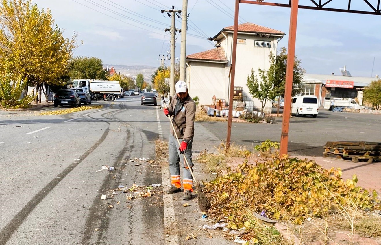 TEMİZ ÇEVRE, TEMİZ MAHALLELER İÇİN 58 MAHALLEDE BAŞLATTIĞI SONBAHAR TEMİZLİK ÇALIŞMALARINA HIZ...