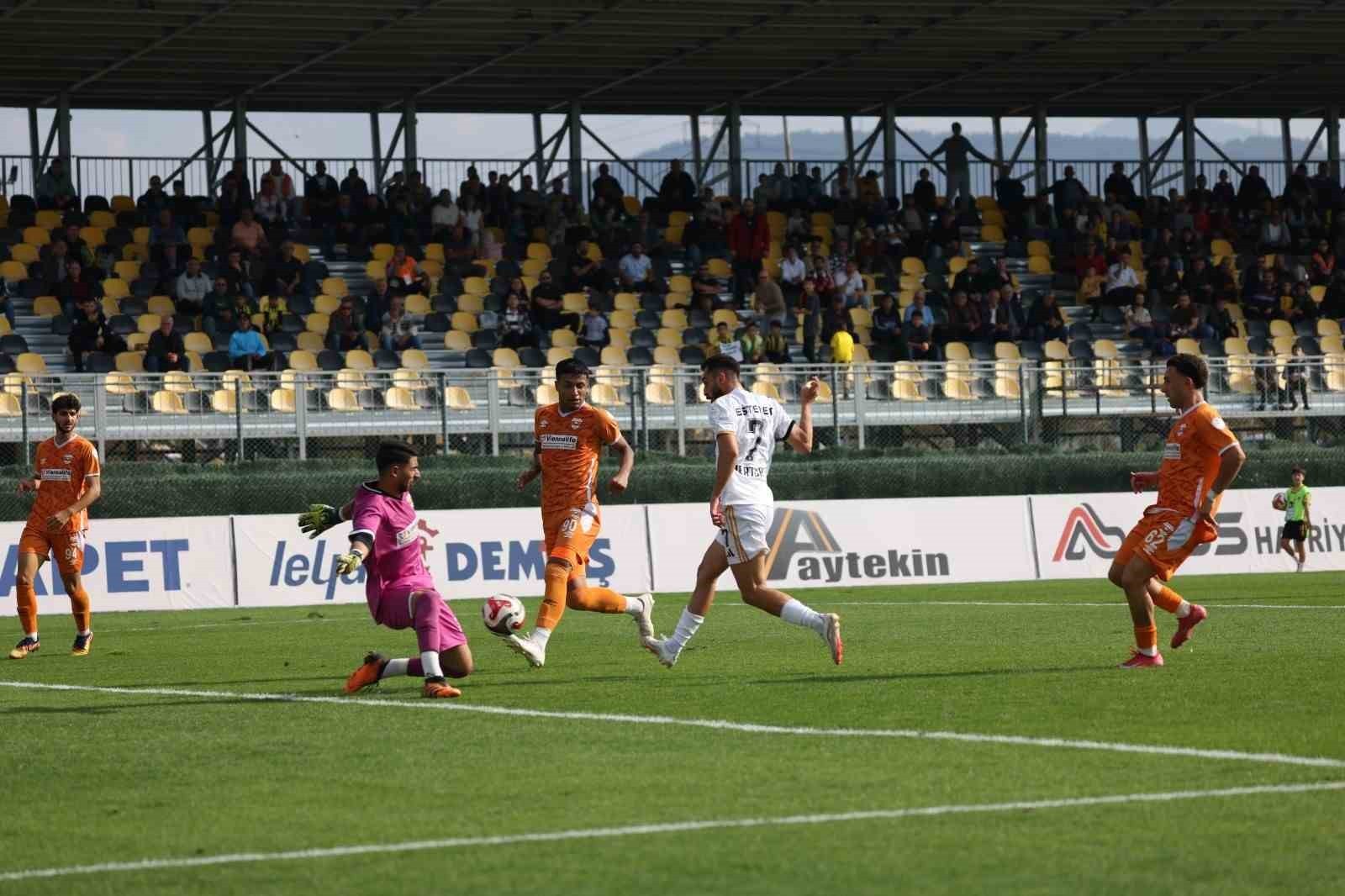 TFF 2. LİG KIRMIZI GRUP 12. HAFTA MÜCADELESİNDE ALİAĞA FK, SAHASINDA KARŞILAŞTIĞI  ADANASPOR'U 7-1...