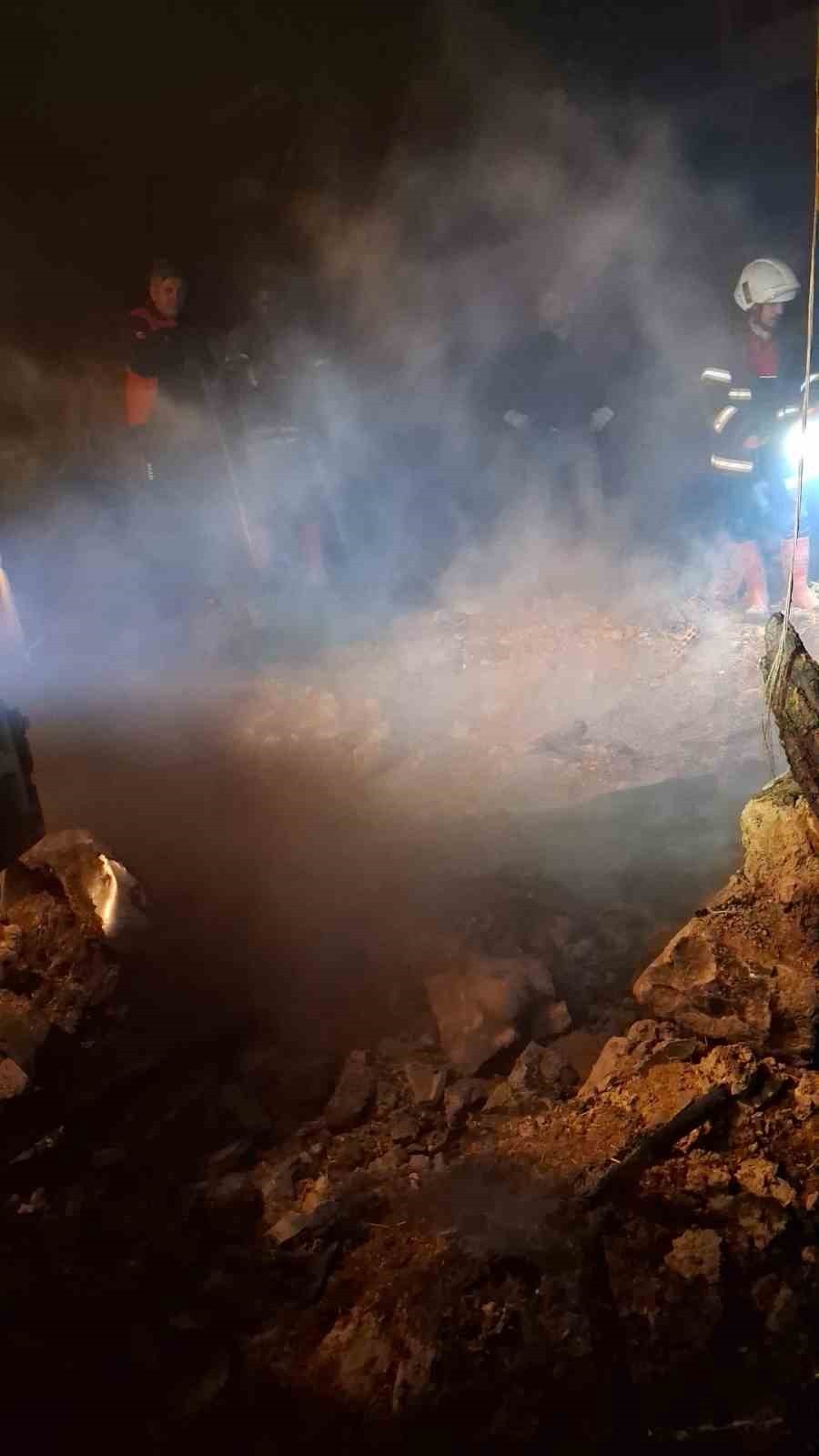 TOKAT'IN ZİLE İLÇESİNDE BİR EVDE ÇIKAN YANGINDA, GÖRME ENGELLİ KİŞİ HAYATINI KAYBETTİ.