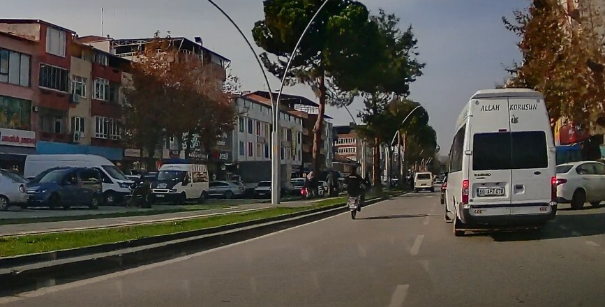 TOKAT (İHA) - TOKAT’IN ERBAA İLÇESİNDE TEHLİKELİ AKROBASİ HAREKETLERİYLE TRAFİĞİ VE YAYALARI RİSKE...