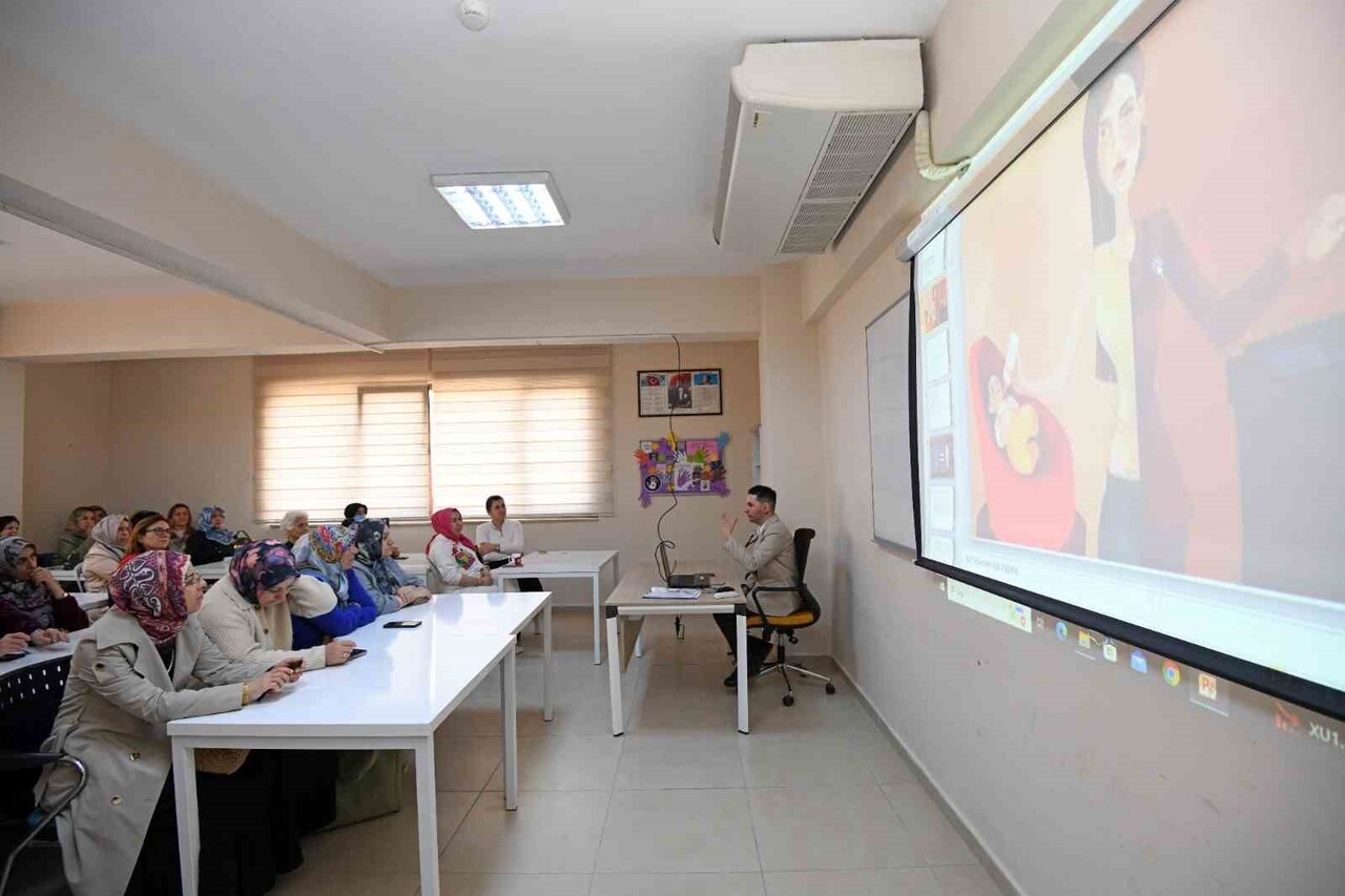 TOPLUMSAL FARKINDALIĞI ARTIRMAYI HEDEFLEYEN OSMANGAZİ BELEDİYESİ, 25 KASIM KADINA YÖNELİK ŞİDDETE...