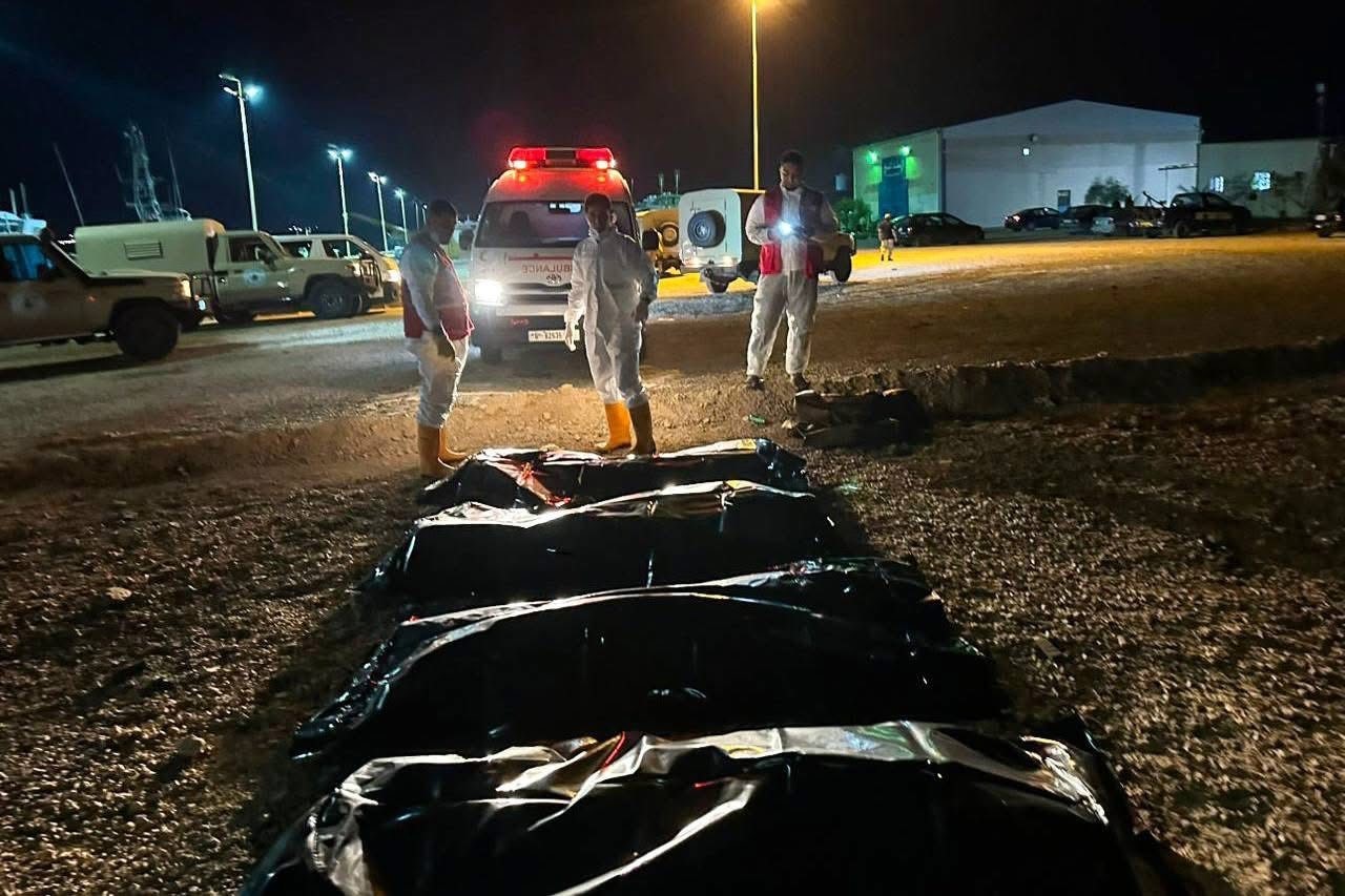 TRABLUS (İHA) - LİBYA AÇIKLARINDA 95 DÜZENSİZ GÖÇMENİ TAŞIYAN 2 TEKNENİN ALABORA OLMASI SONUCU EN...