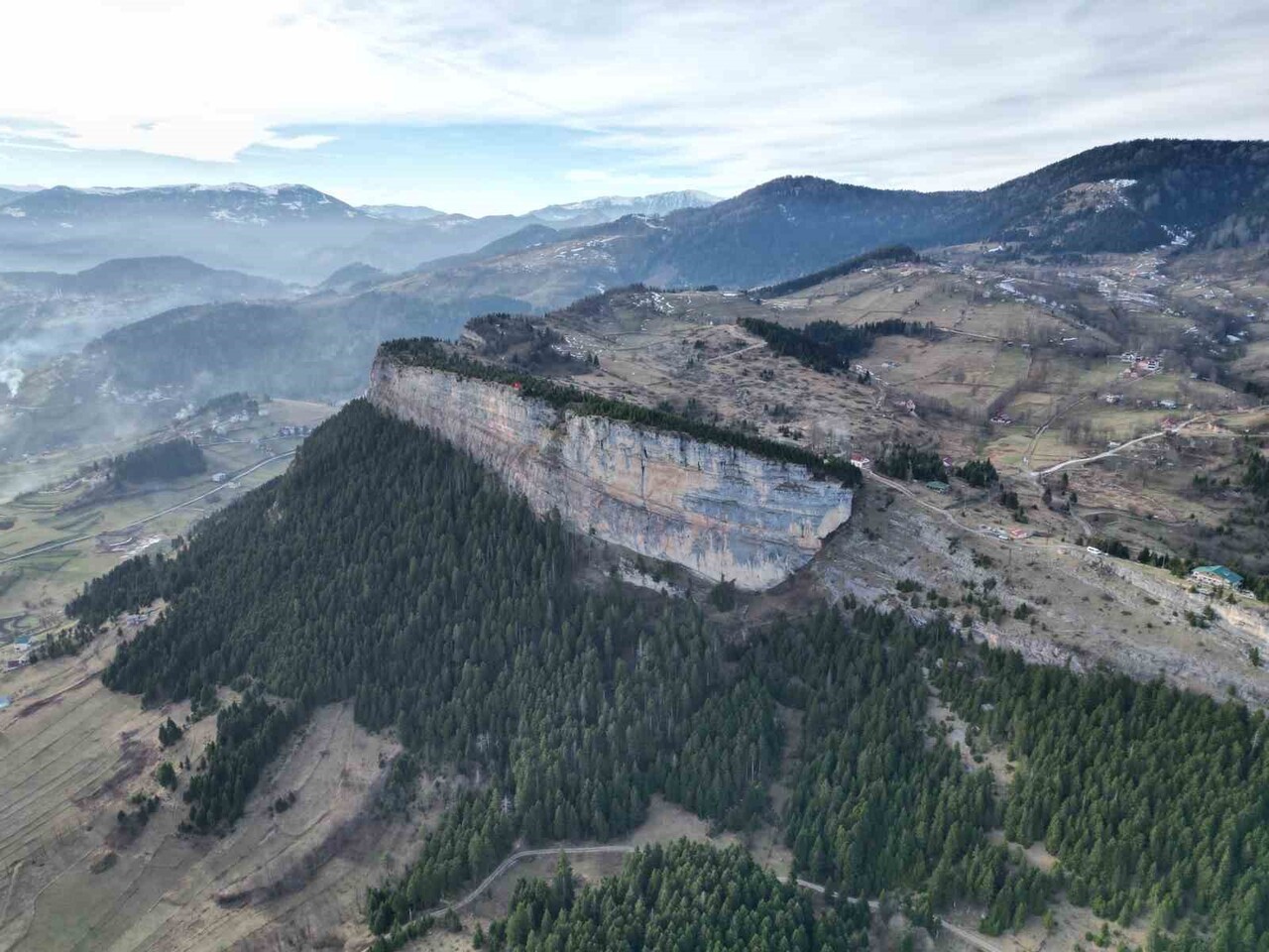 TRABZON'UN DÜZKÖY İLÇESİNDE DOĞU KARADENİZ BÖLGESİ’NİN TEK TIRMANIŞ BAHÇESİ OLMA ÖZELLİĞİNİ...