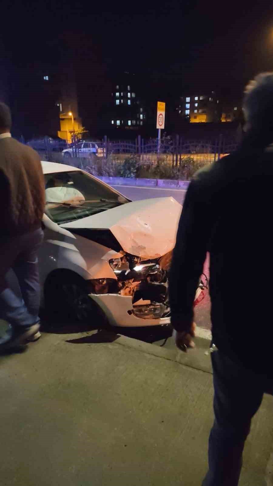 TRABZON’UN ARAKLI İLÇESİNDE MEYDANA GELEN ZİNCİRLEME TRAFİK KAZASINDA 3 KİŞİ YARALANDI.