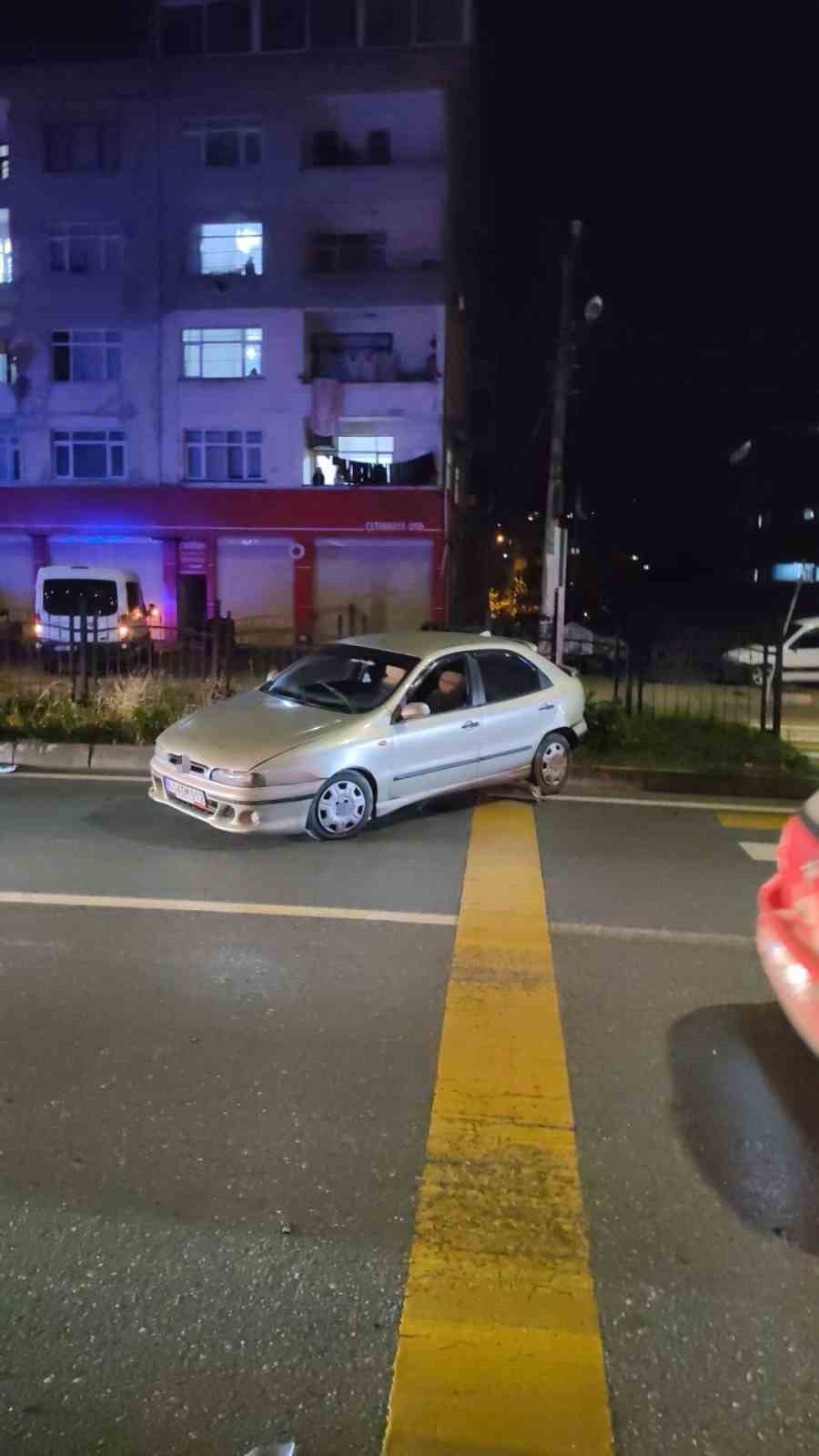 TRABZON’UN ARAKLI İLÇESİNDE MEYDANA GELEN ZİNCİRLEME TRAFİK KAZASINDA 3 KİŞİ YARALANDI.