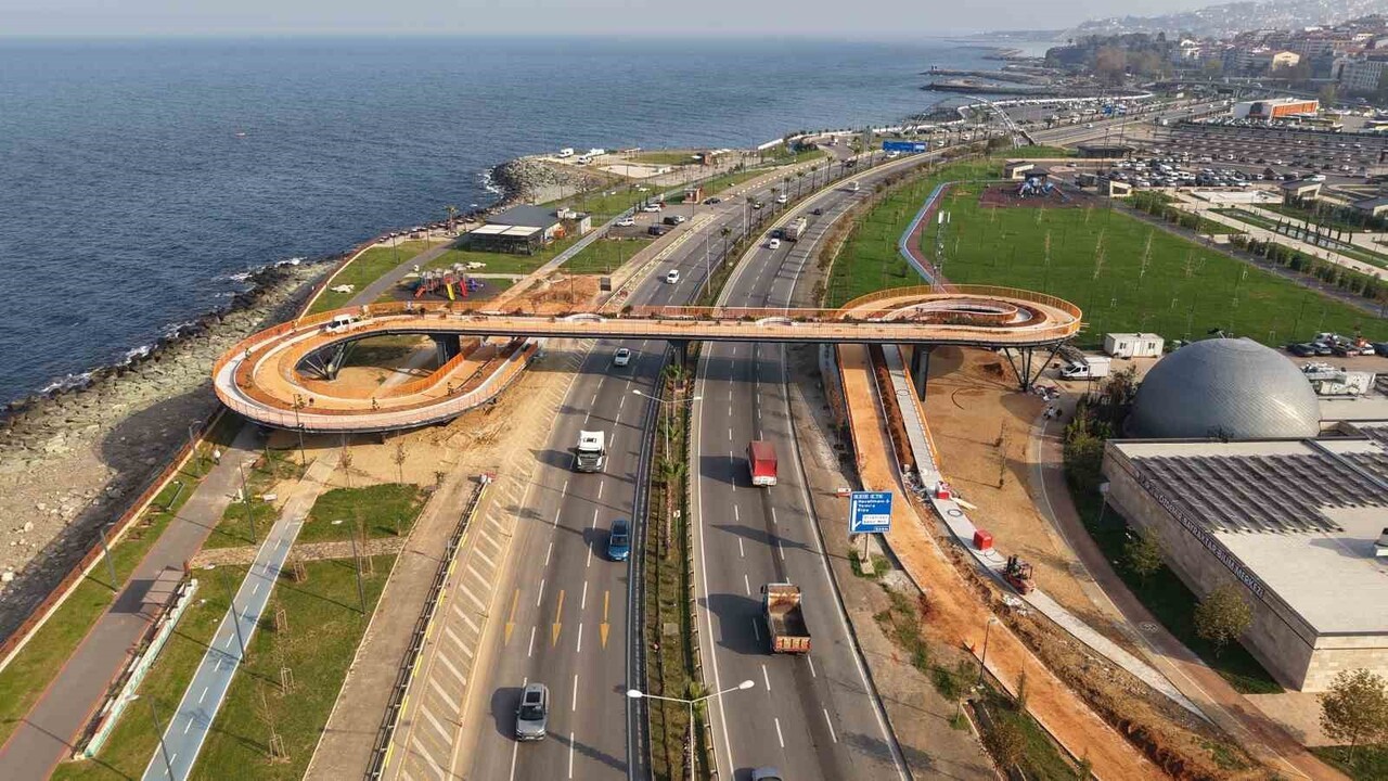 TRABZON’UN ORTAHİSAR İLÇESİ GANİTA-PAZARKAPI MAHALLESİ ARASINDA YER ALAN BÖLGEDE KARAYOLLARI 10...