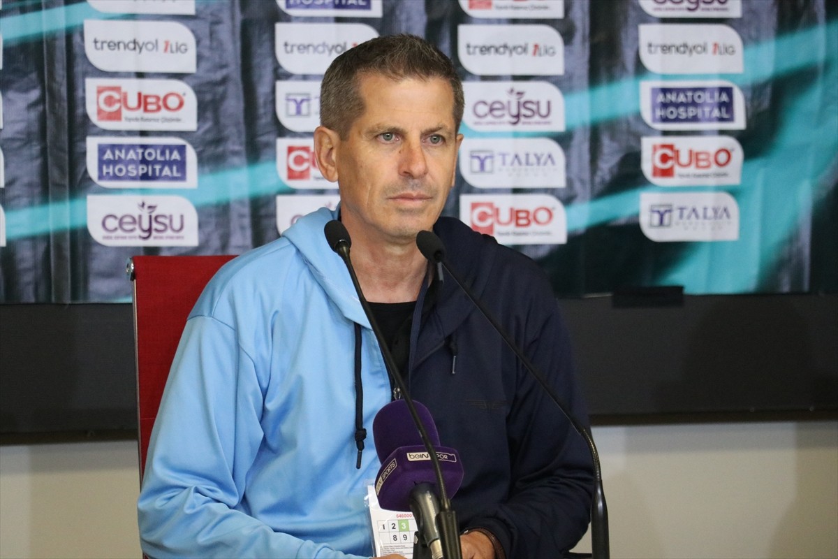 Trendyol 1. Lig'in 12. haftasında Sivas 4 Eylül Stadyumu'nda oynanan karşılaşmada Serikspor, Adana...