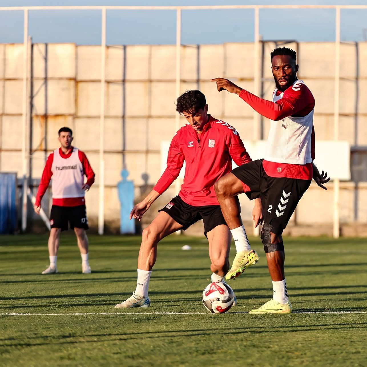 TRENDYOL 1. LİG’İN 13. HAFTASINDA SAHASINDA MANİSA FK’YI KONUK EDECEK OLAN ÖZBELSAN SİVASSPOR...