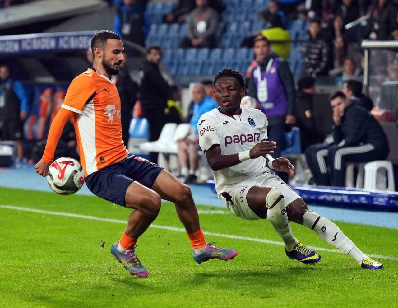 TRENDYOL SÜPER LİG'İN 13. HAFTASINDA RAMS BAŞAKŞEHİR, SAHASINDA KARŞILAŞTIĞI TRABZONSPOR'A 4-3...