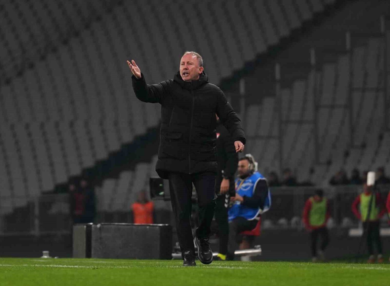 TRENDYOL SÜPER LİG’İN 14. HAFTASINDA BEŞİKTAŞ DEPLASMANDA KARŞILAŞTIĞI FATİH KARAGÜMRÜK'Ü 2-0...