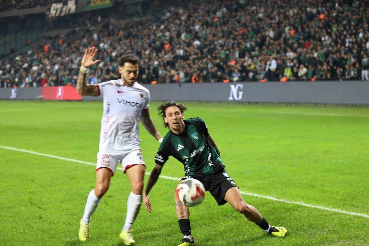 TRENDYOL SÜPER LİG’İN 14. HAFTASINDA KOCAELİSPOR SAHASINDA KONUK ETTİĞİ GENÇLERBİRLİĞİ’Nİ … MAĞLUP...