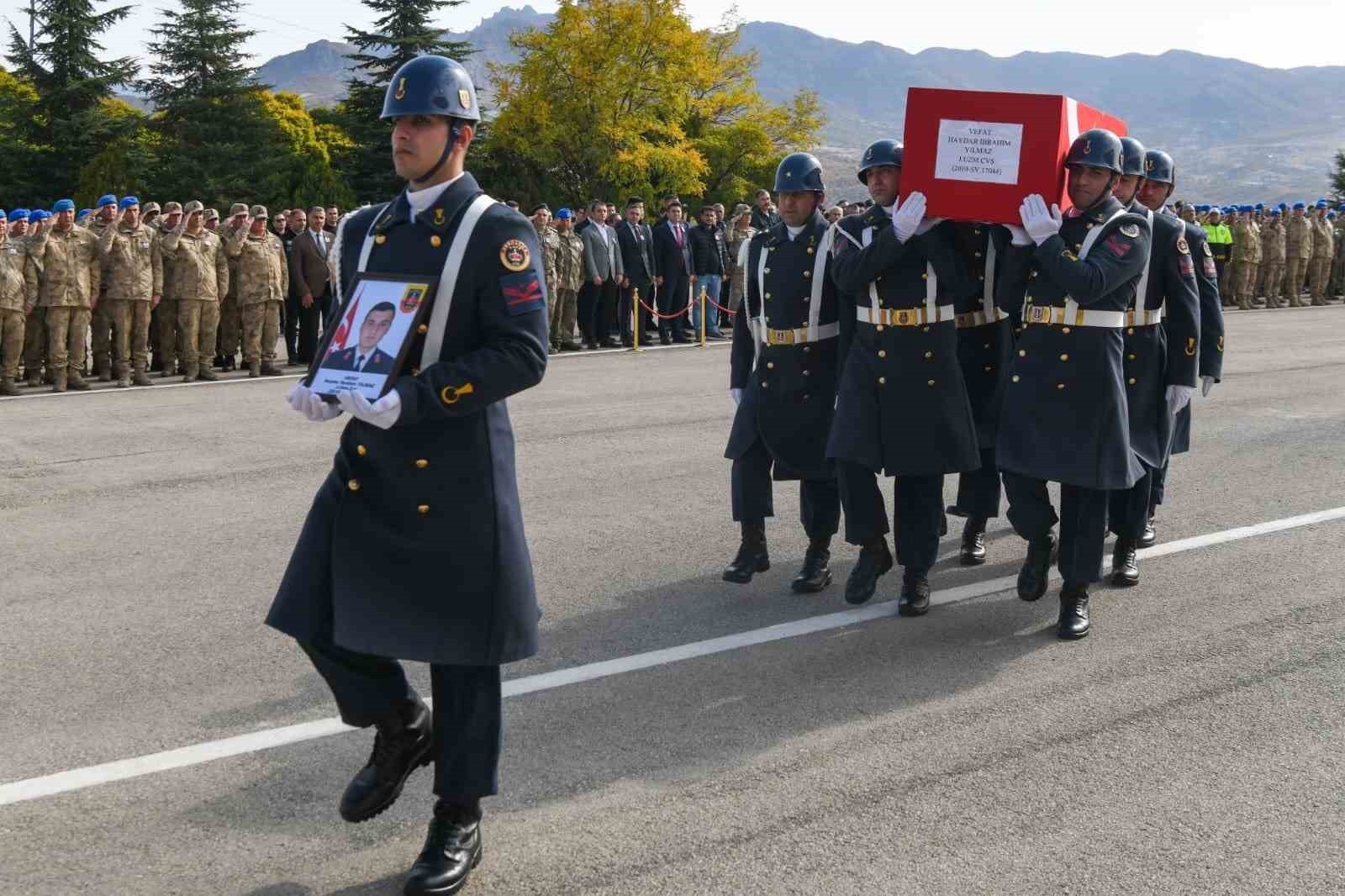 TUNCELİ’DE GECE SAATLERİNDE MEYDANA GELEN KAZA SONUCU YAŞAMINI YİTİREN JANDARMA UZMAN ÇAVUŞ HAYDAR...