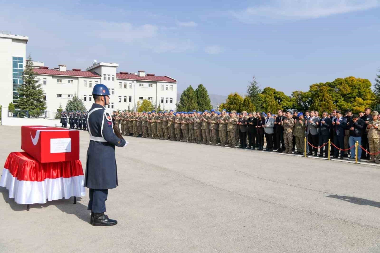 TUNCELİ’DE GECE SAATLERİNDE MEYDANA GELEN KAZA SONUCU YAŞAMINI YİTİREN JANDARMA UZMAN ÇAVUŞ HAYDAR...