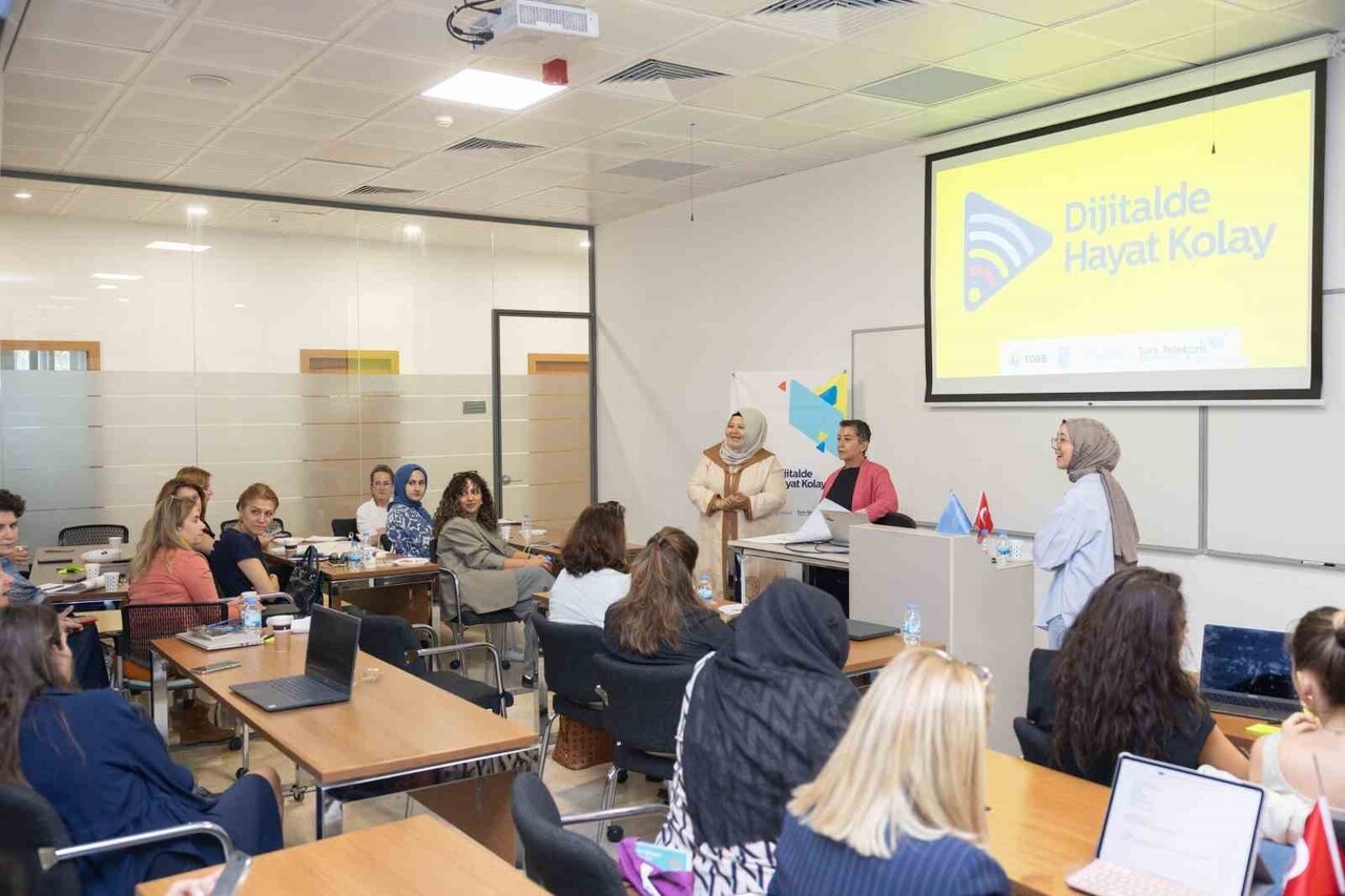 TÜRK TELEKOM, ‘DÜNYA GİRİŞİMCİ KADINLAR GÜNÜ’ ÖNCESİNDE YAPTIĞI AÇIKLAMALARDA, 81 İLDE 15 BİN...