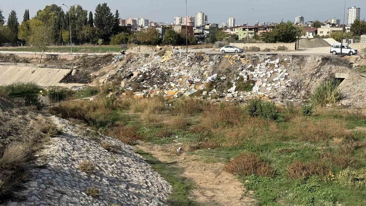 TÜRKİYE'NİN EN SICAK İLLERİNDEN ADANA'DA KÜRESEL İKLİM DEĞİŞİKLİĞİNE BAĞLI SARIÇAM DERESİ...