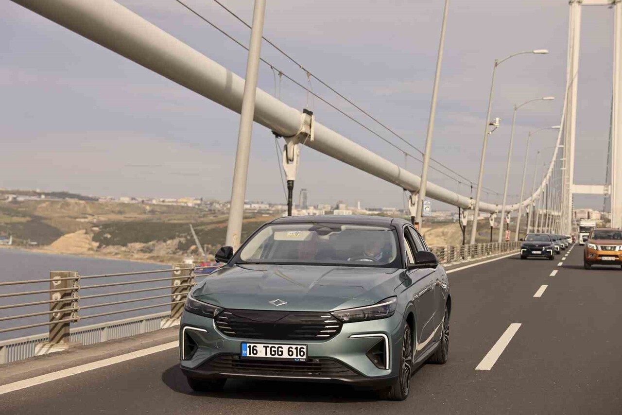 TÜRKİYE'NİN YERLİ OTOMOBİLİ TOGG'UN LİFTBACK FORMUNDAKİ YENİ MODELİ T10F, TEK BATARYA DOLUMU İLE...