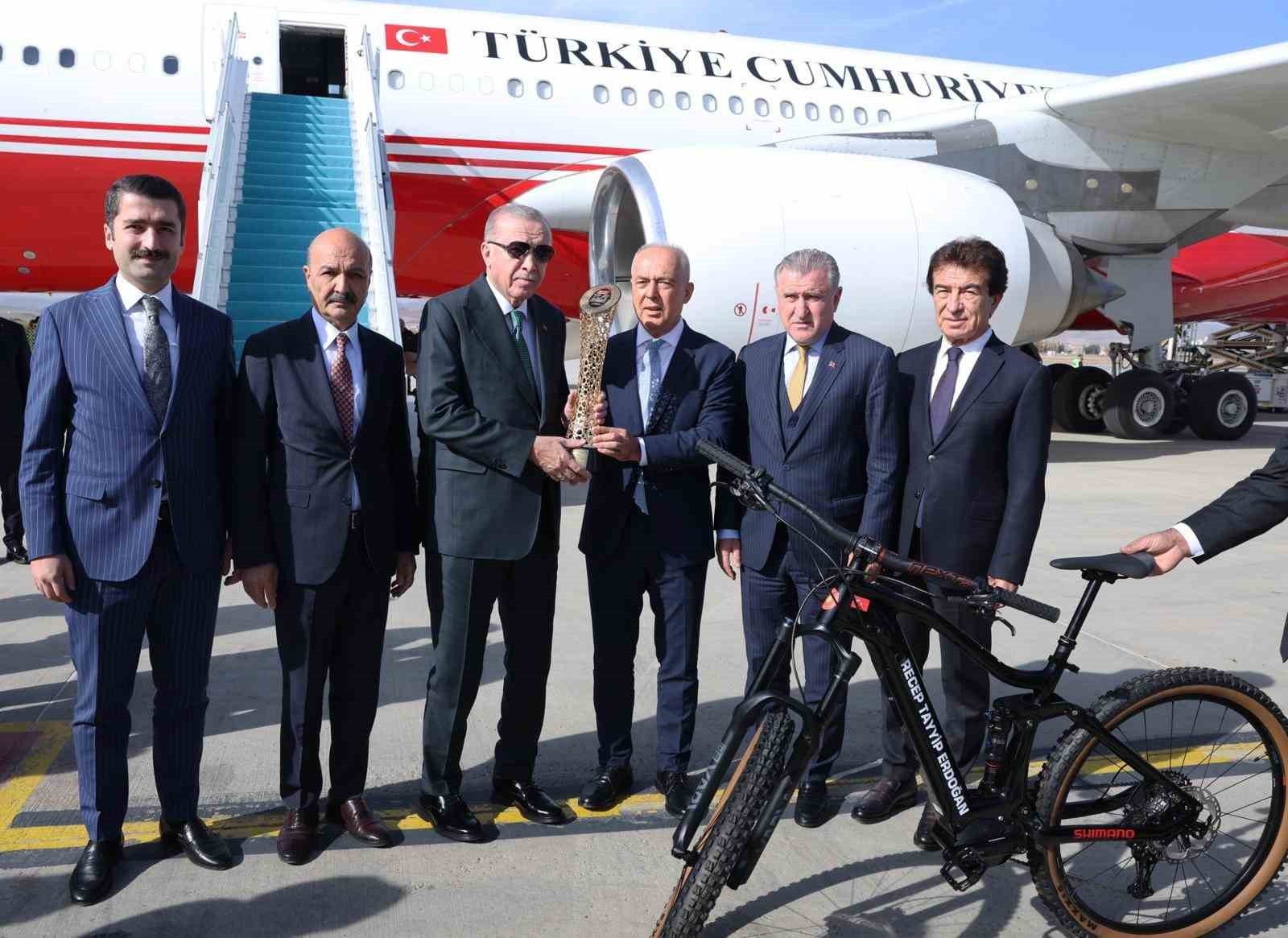 TÜRKİYE BİSİKLET FEDERASYONU, CUMHURBAŞKANI RECEP TAYYİP ERDOĞAN’A, CUMHURBAŞKANLIĞI TÜRKİYE...