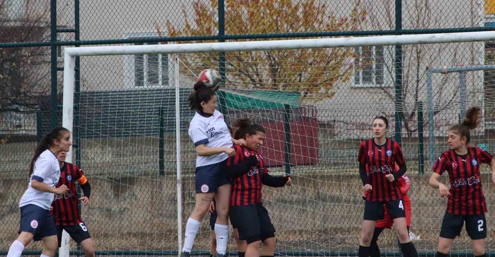 TÜRKİYE FUTBOL FEDERASYONU (TFF) KADINLAR 2. LİGİ’NDE MÜCADELE EDEN AĞRI KADIN FUTBOL TAKIMI...