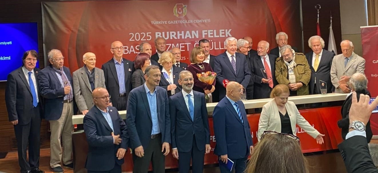 TÜRKİYE GAZETECİLER CEMİYETİ, ÖNCEKİ BAŞKANLARINDAN BURHAN FELEK’İ ÖLÜM YIL DÖNÜMÜNDE MEZARI...