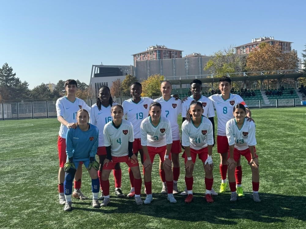 TÜRKİYE KADINLAR 1. FUTBOLLİGİ A GRUBU’NDA ŞAMPİYONLUK MÜCADELESİ VEREN KAYSERİ KADIN FK;...