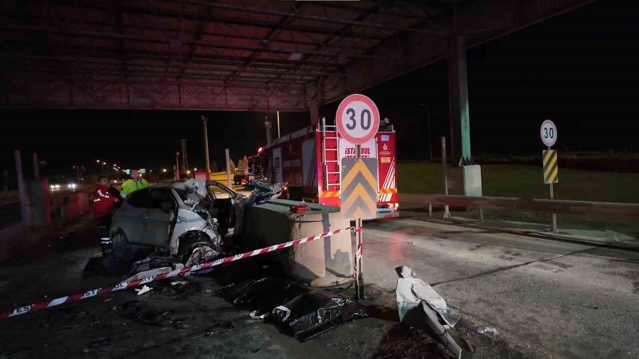 TUZLA’DA ORHANLI GİŞELERİ İSTANBUL İSTİKAMETİNDE MEYDANA GELEN FECİ KAZADA BİR KİŞİ HAYATINI...