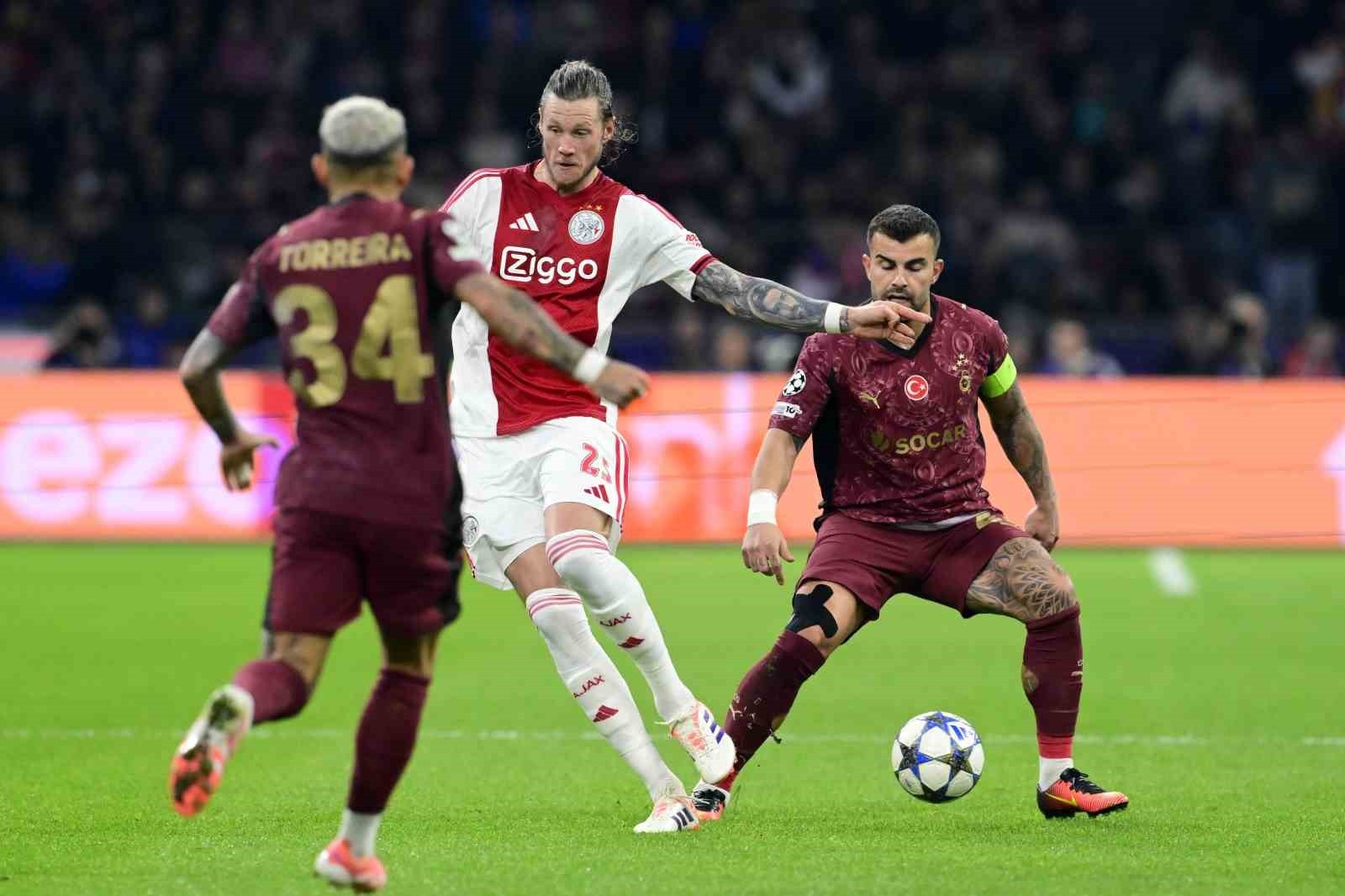 UEFA ŞAMPİYONLAR LİGİ 4. HAFTASINDA GALATASARAY, HOLLANDA DEPLASMANINDA AJAX İLE KARŞILAŞIYOR....