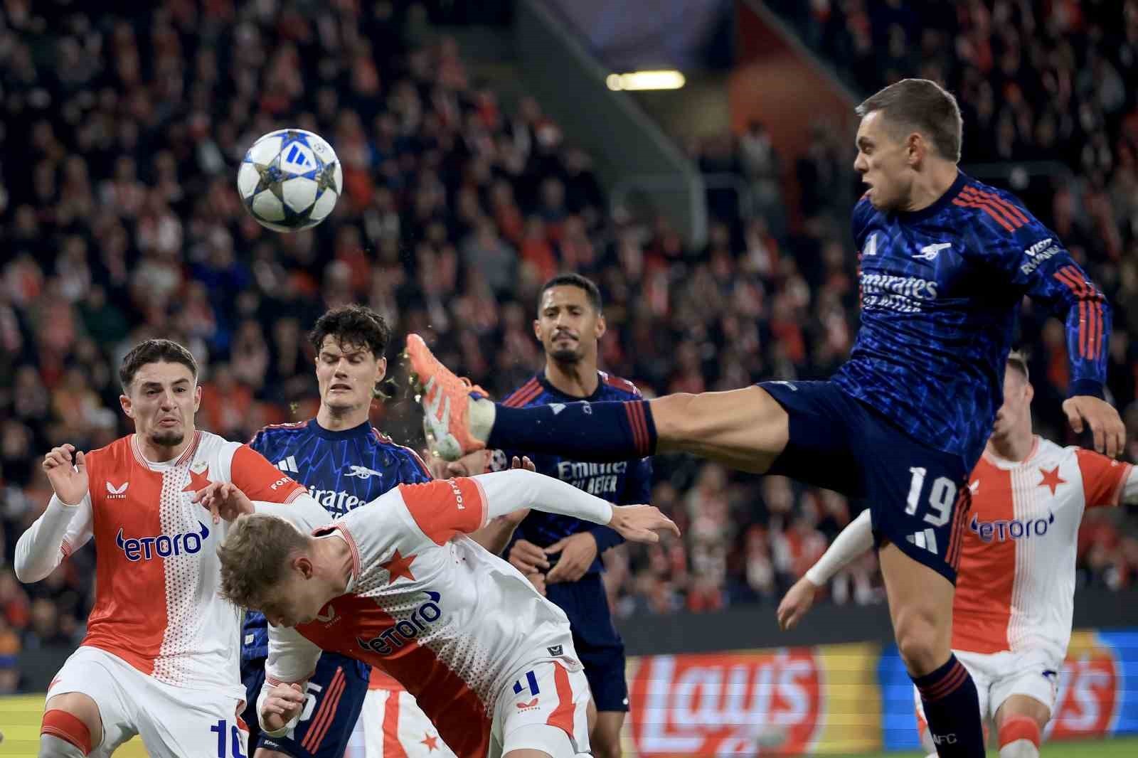 UEFA ŞAMPİYONLAR LİGİ’NDE SLAVİA PRAG’A KONUK OLAN ARSENAL, SAHADAN 3-0 GALİP AYRILARAK 4’TE 4...