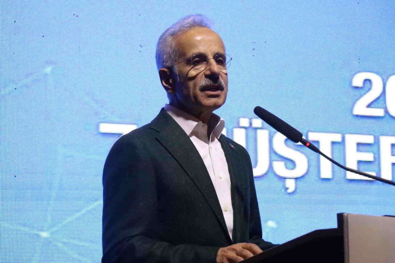 ULAŞTIRMA VE ALTYAPI BAKANI ABDULKADİR URALOĞLU, GEMİ SANAYİSİNİN 2024’TE 1,91 MİLYAR DOLARLIK...