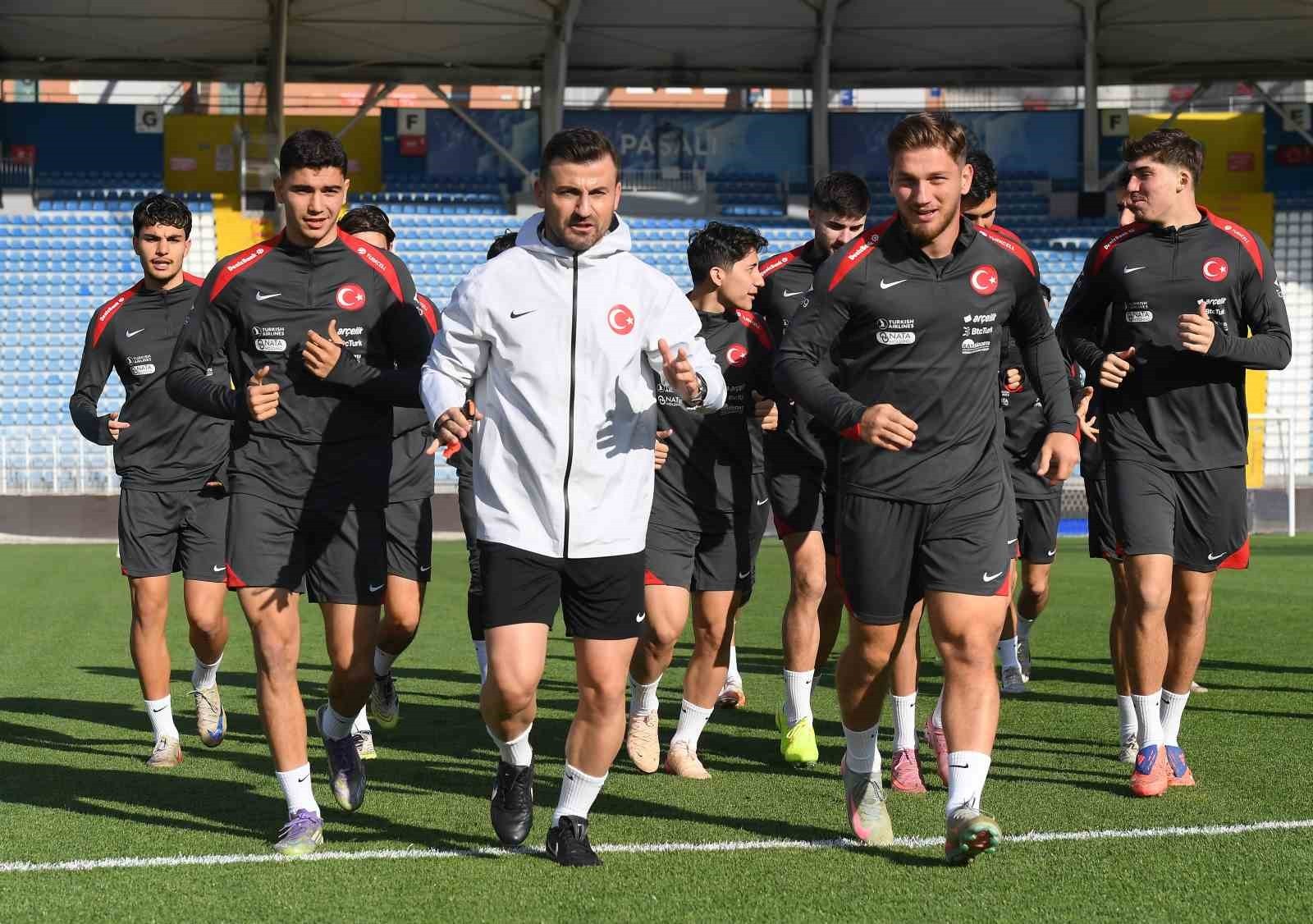 ÜMİT MİLLİ FUTBOL TAKIMI, UKRAYNA İLE YARIN OYNAYACAĞI 2027 UEFA AVRUPA U21 ŞAMPİYONASI ELEME...