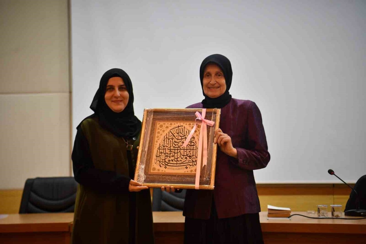 ÜNLÜ BALERİN BRODBECK, SANAT HAYATINDAN MANEVİ YAŞAMA UZANAN YOLCULUĞUNU SAKARYA ÜNİVERSİTESİ’NDE...