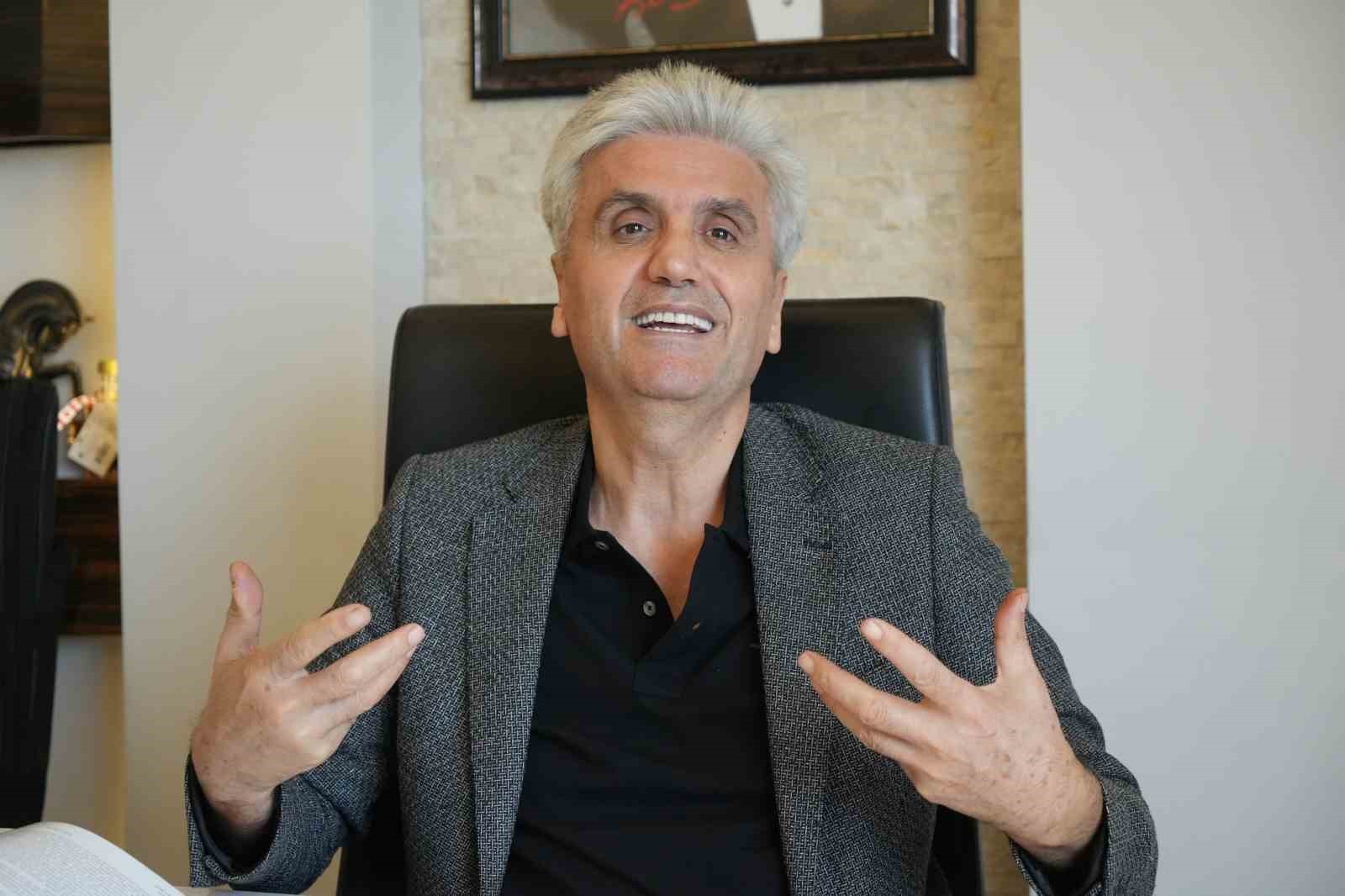 ÜNLÜ ESTETİK CERRAH PROF. DR. HAYATİ AKBAŞ, ÇOCUKLARDA DOĞUŞTAN GÖRÜLEN KULAK ŞEKİL...