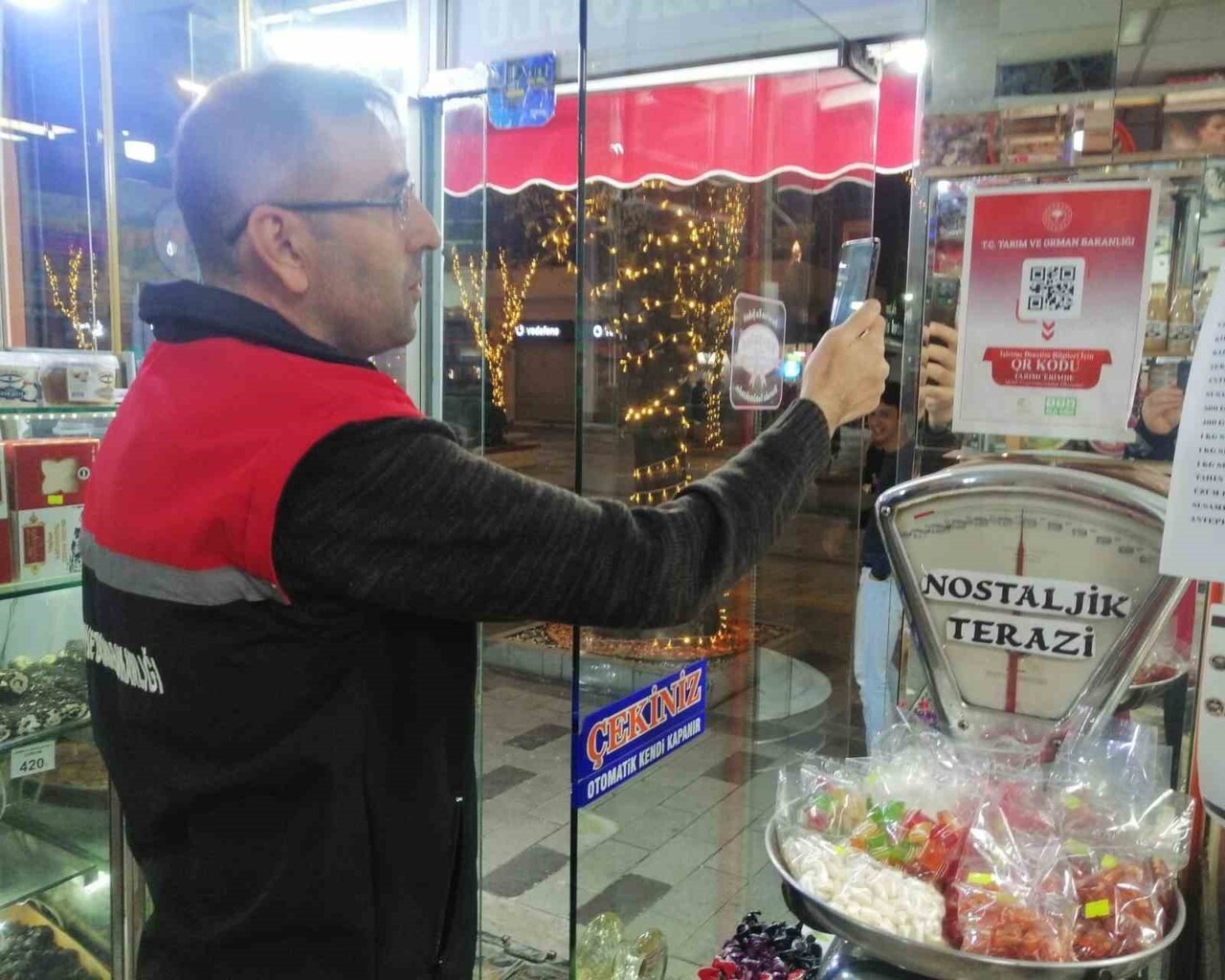 UŞAK İL TARIM VE ORMAN MÜDÜRLÜĞÜ EKİPLERİ, HIZLI BOZULABİLEN HAYVANSAL GIDALARDA RESMİ...