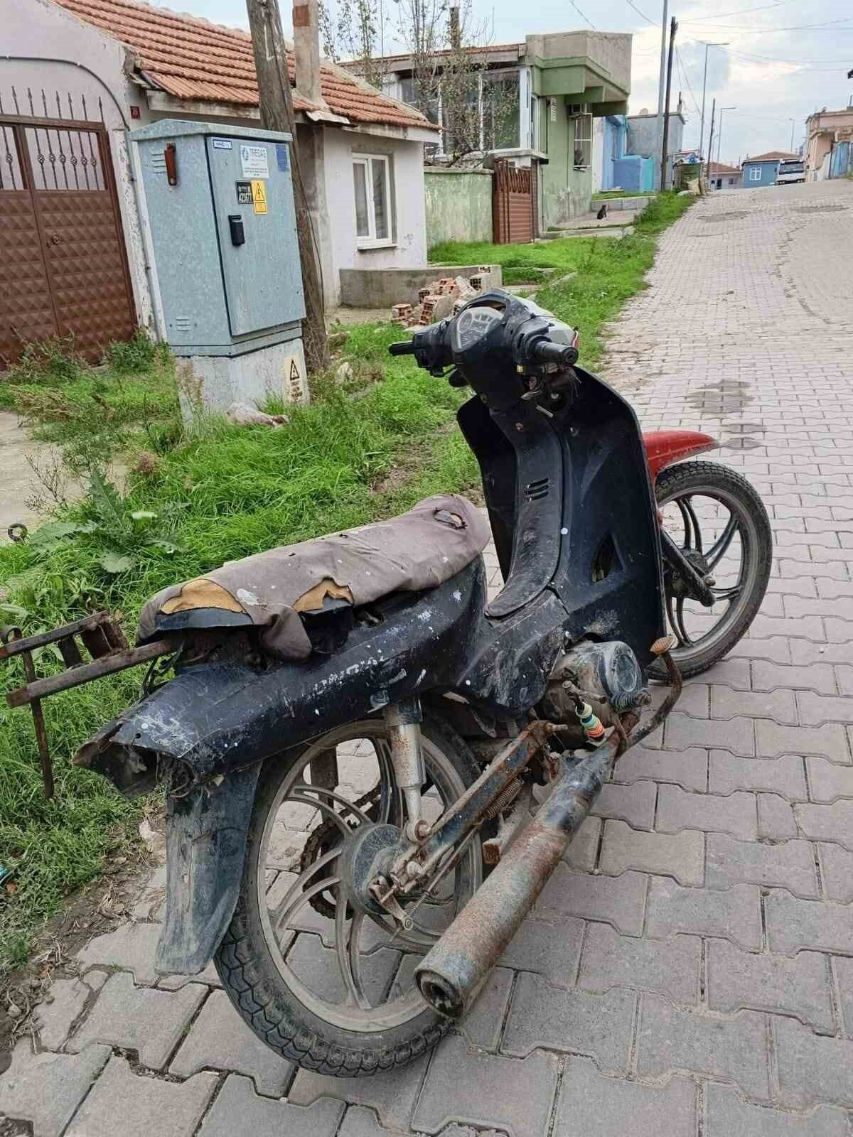 UZUNKÖPRÜ’DE PLAKASIZ MOTOSİKLET SÜRÜCÜSÜNE 20 BİN 844 TL CEZA KESİLDİ.