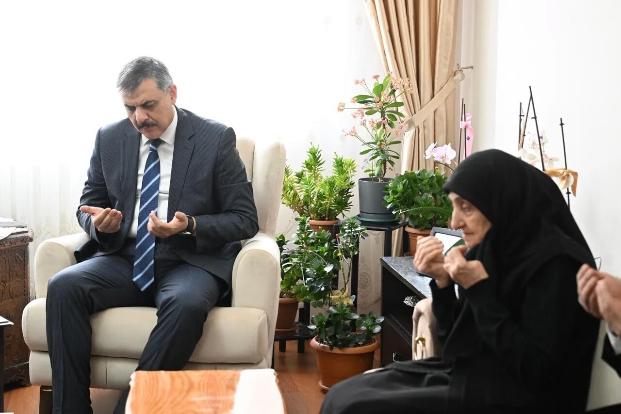 VALİ MUSTAFA ÇİFTÇİ, 1991 YILINDA LİCE KIRSALINDA ŞEHİT DÜŞEN ÜSTEĞMEN İSMAİL AKSU’NUN KIYMETLİ...