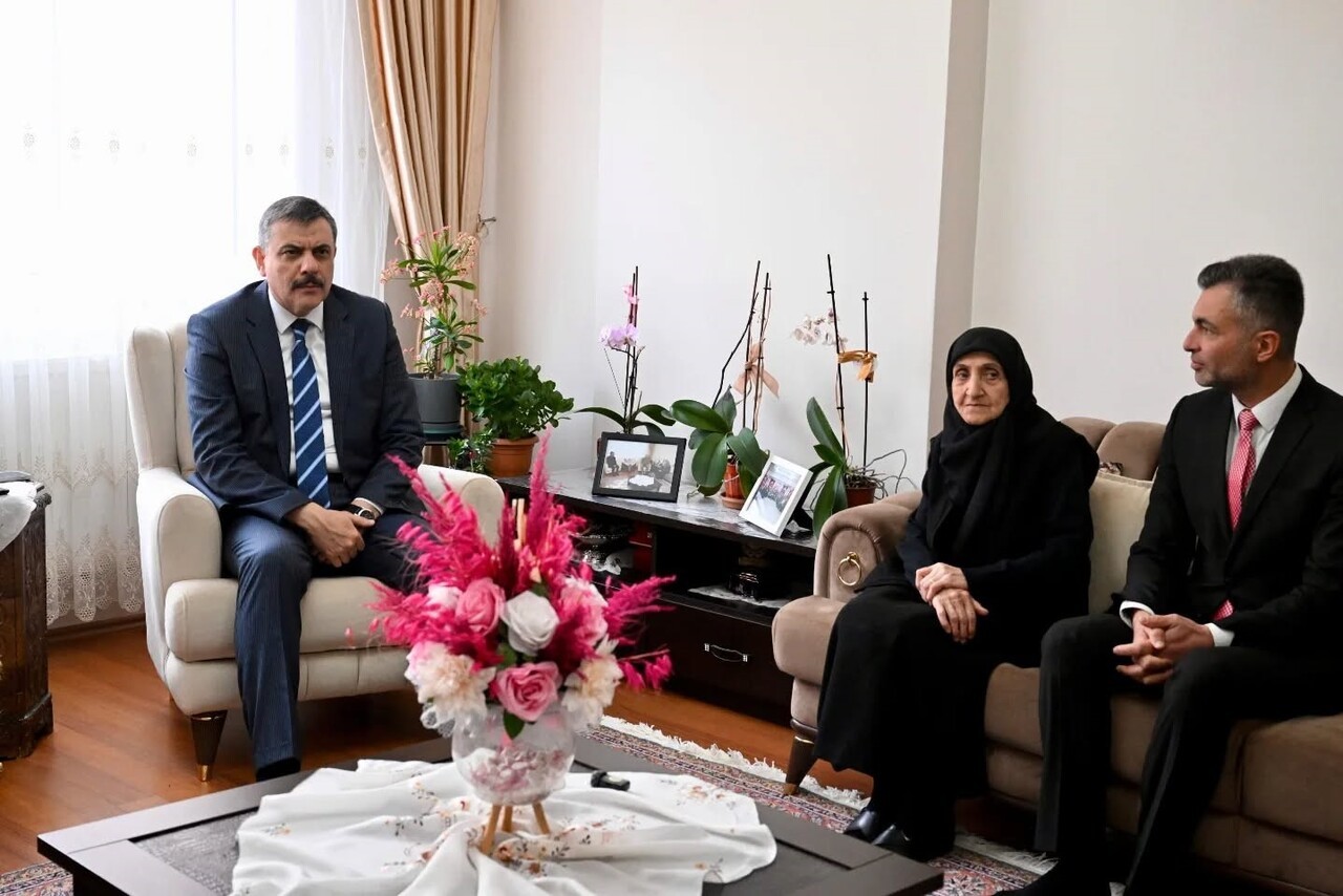 VALİ MUSTAFA ÇİFTÇİ, 1991 YILINDA LİCE KIRSALINDA ŞEHİT DÜŞEN ÜSTEĞMEN İSMAİL AKSU’NUN KIYMETLİ...