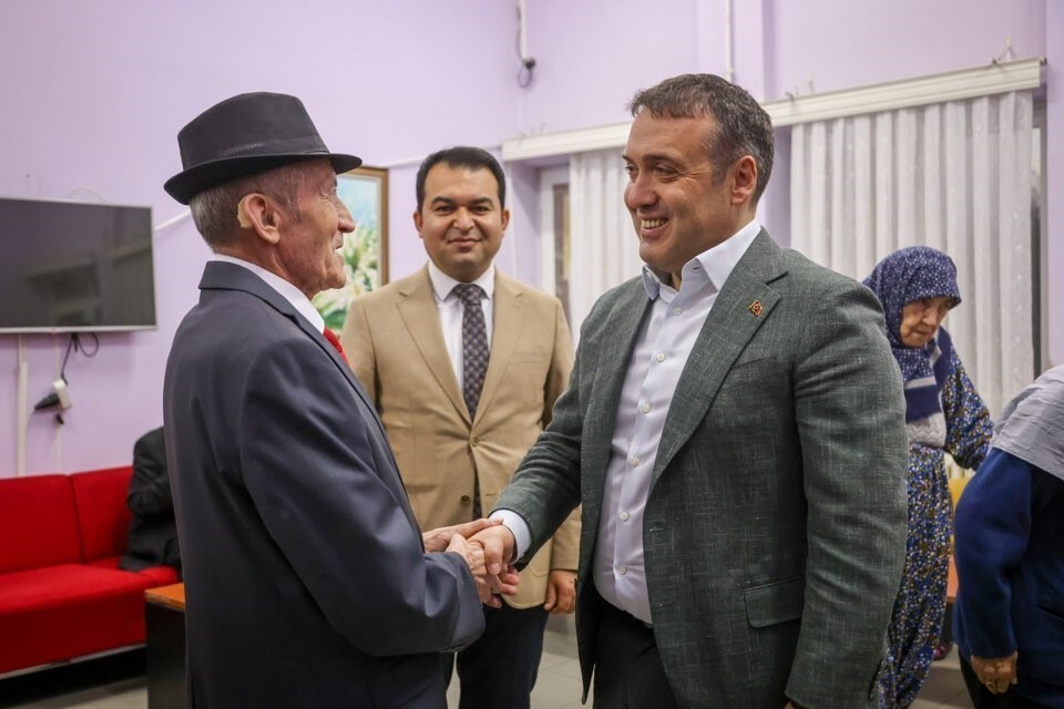 VALİ SÖZER’DEN EMEKLİ ÖĞRETMENLERE ANLAMLI BULUŞMA