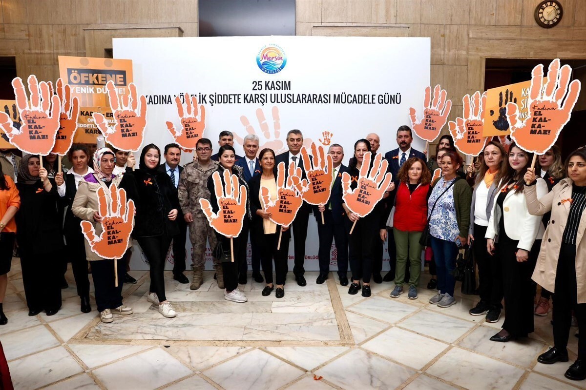 VALİ TOROS, 'KADINA YÖNELİK ŞİDDETE KARŞI ULUSLARARASI MÜCADELE GÜNÜ' KAPSAMINDA MERSİN KÜLTÜR...