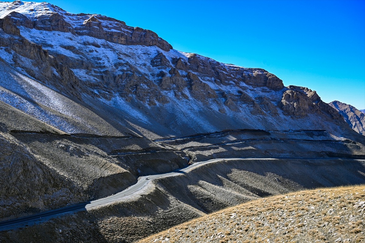 Van'da 4 ve 5 Şubat 2020'de çığ düşmesi sonucu 42 kişinin hayatını kaybettiği Van-Bahçesaray kara...