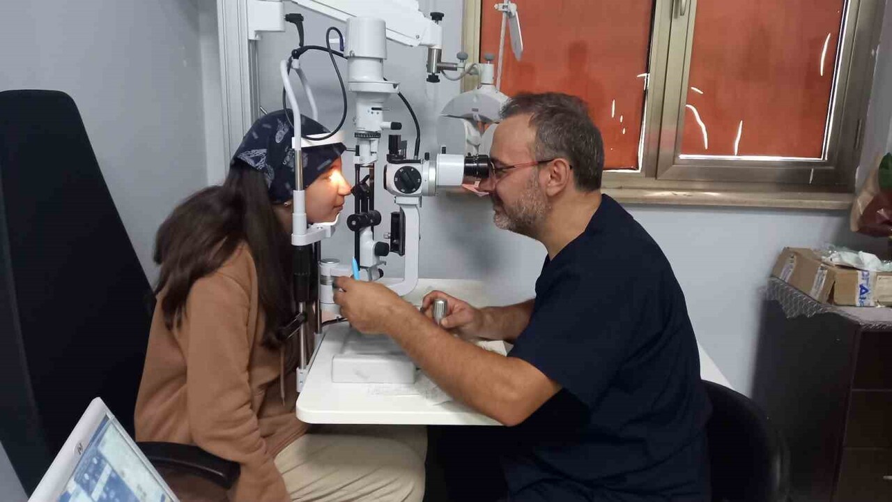 VAN’DA 2011 DEPREMİ SONRASI KURULAN KONTEYNER KENTTE DÜNYAYA GELEN MELİKE GÜLŞEN CESUR, GÖZÜNDEKİ...