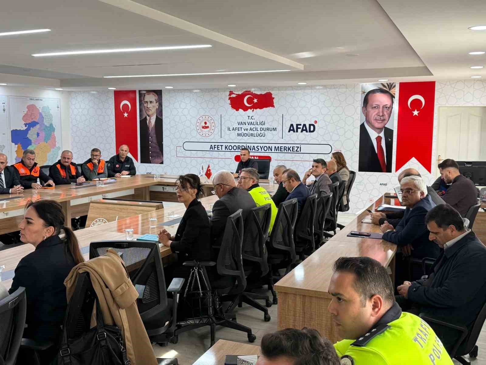 VAN’DA KIŞ MEVSİMİNDE YAŞANABİLECEK OLUMSUZ HAVA KOŞULLARINA KARŞI ALINACAK TEDBİRLERİN ELE...
