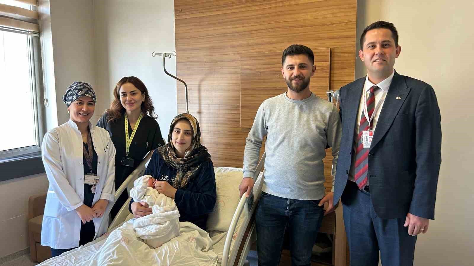 VAN EĞİTİM VE ARAŞTIRMA HASTANESİNDE BAŞLATILAN EPİDURAL (PRENSES) DOĞUM UYGULAMASIYLA, ANNE...