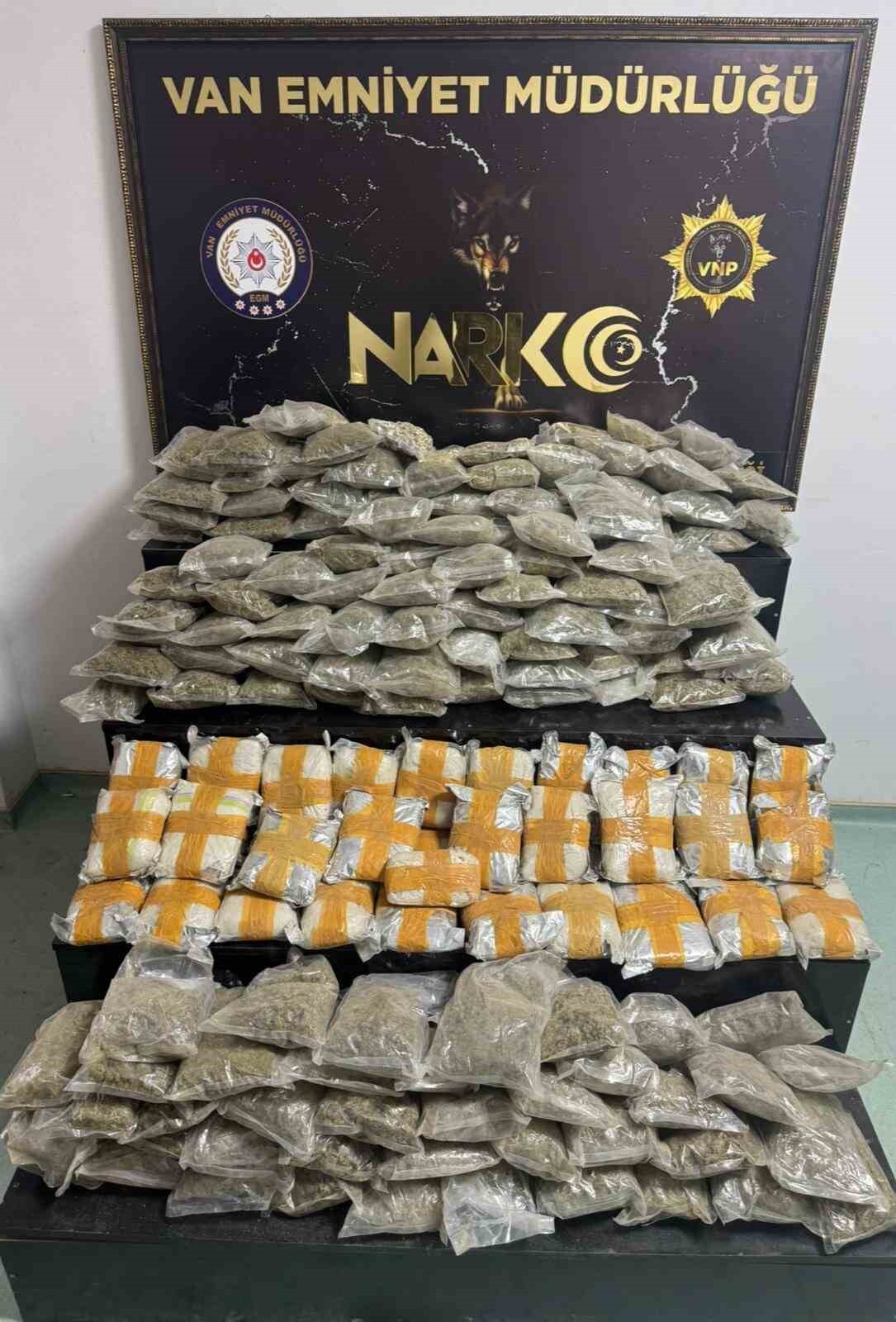 VAN’IN BAŞKALE İLÇESİNDE POLİS EKİPLERİNCE YÜRÜTÜLEN ÇALIŞMALAR SONUCUNDA 134 KİLO 460 GRAM...