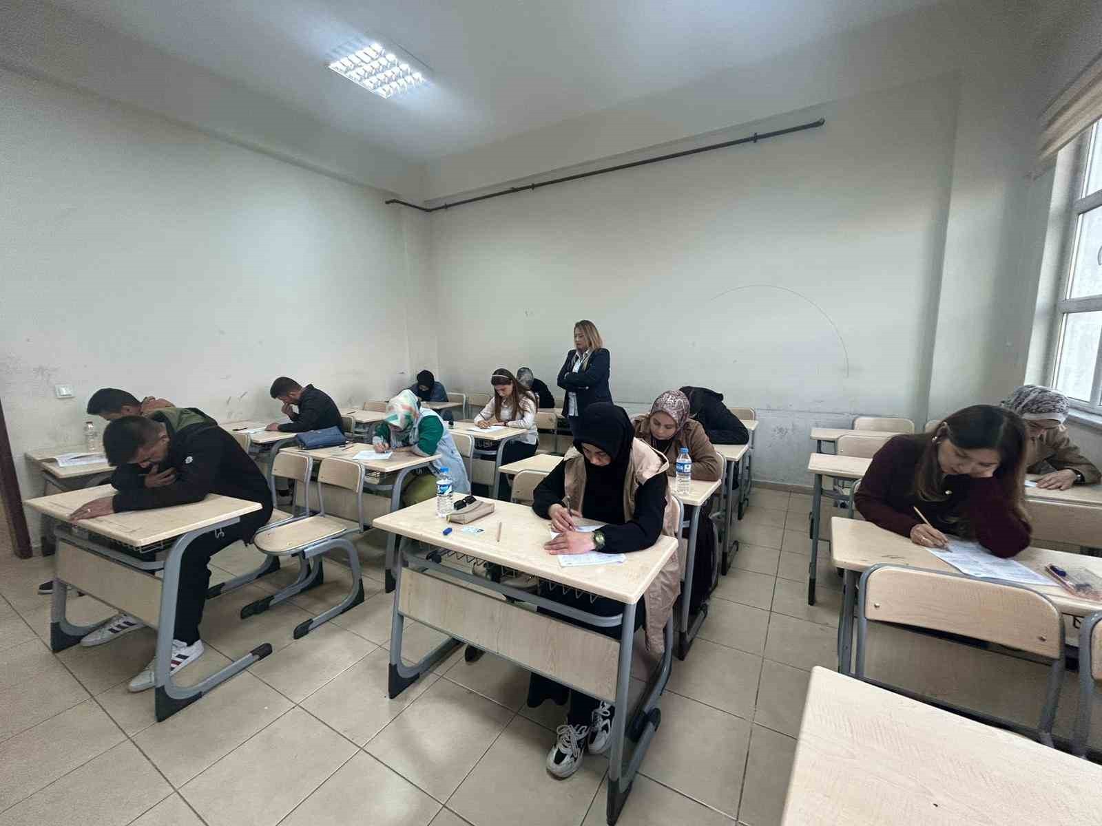 VAN VALİLİĞİ HİMAYELERİNDE YÜRÜTÜLEN "KİTAP VAN PROJESİ" KAPSAMINDA HER YIL DÜZENLENEN "4 BÜYÜK...