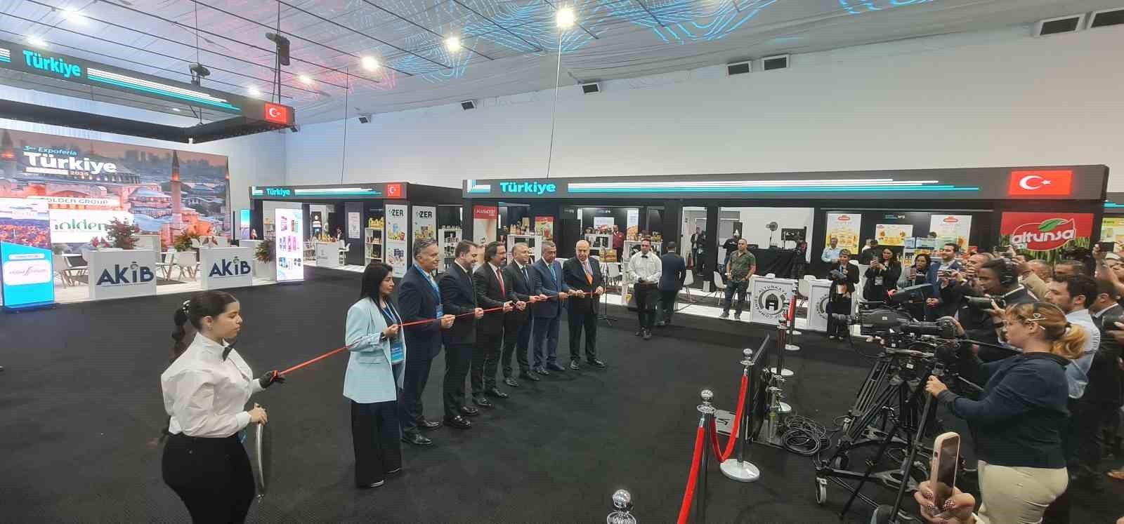 VENEZUELA’NIN BAŞKENTİ KARAKAS’TA DÜZENLENEN 3. VENEZUELA TÜRK İHRAÇ ÜRÜNLERİ FUARI BAŞLADI. 13-15...