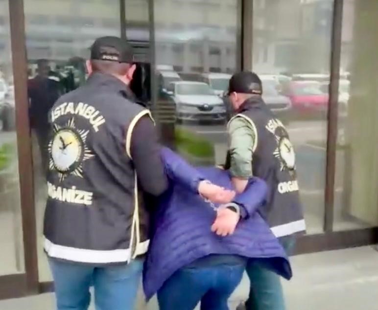 YAKALANAN FETÖ ÜYESİNİN İSTANBUL EMNİYET MÜDÜRLÜĞÜNE GETİRİLİŞİ