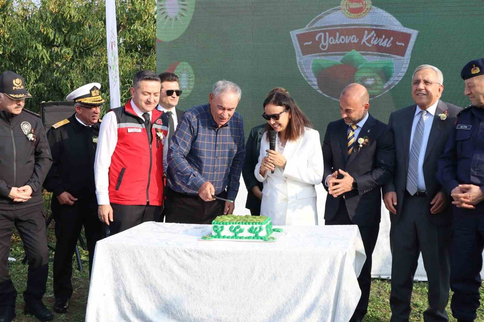 YALOVA'NIN COĞRAFİ İŞARETLİ MEYVESİ KİVİNİN HASADI DÜZENLENEN TÖRENLE BAŞLADI.