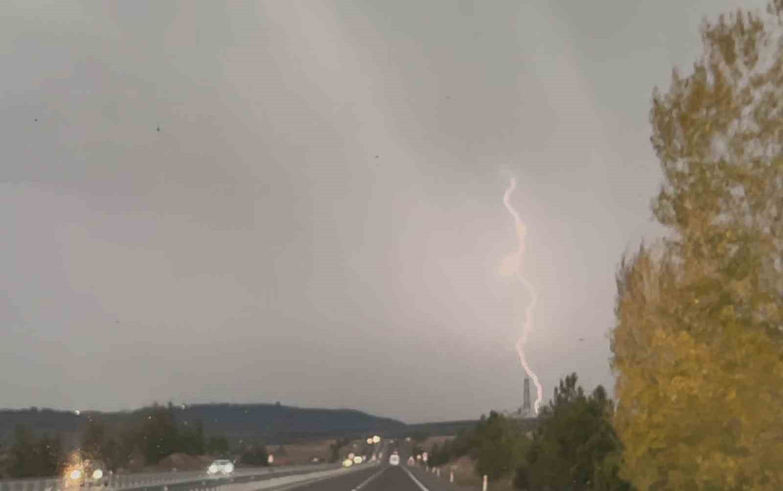 YILDIRIMLARIN DÜŞMESİ