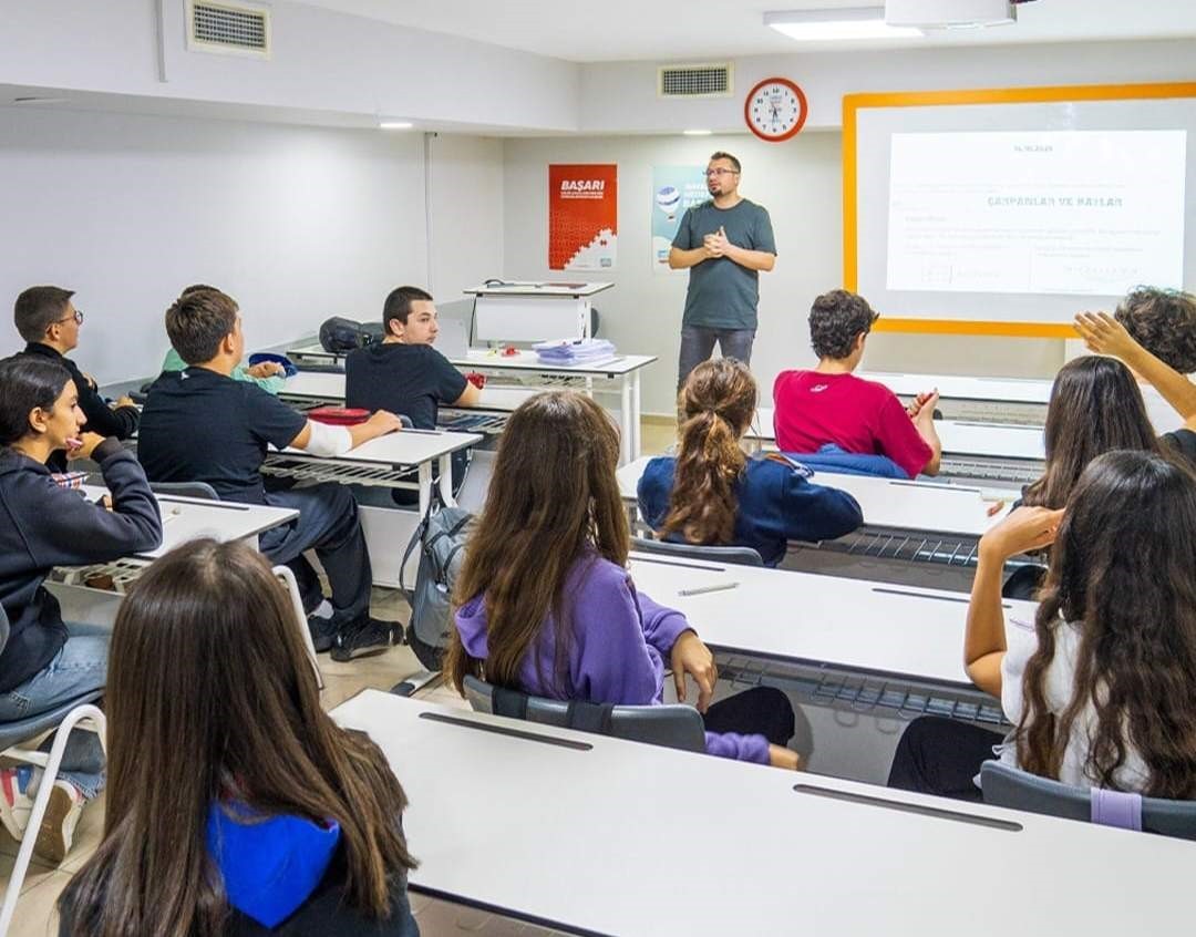 YOĞUN TEMPO İLE BAŞLAYAN 2025-2026 EĞİTİM ÖĞRETİM DÖNEMİNİN İLK ÇEYREĞİ BUGÜN BİTİYOR, YARINDAN...