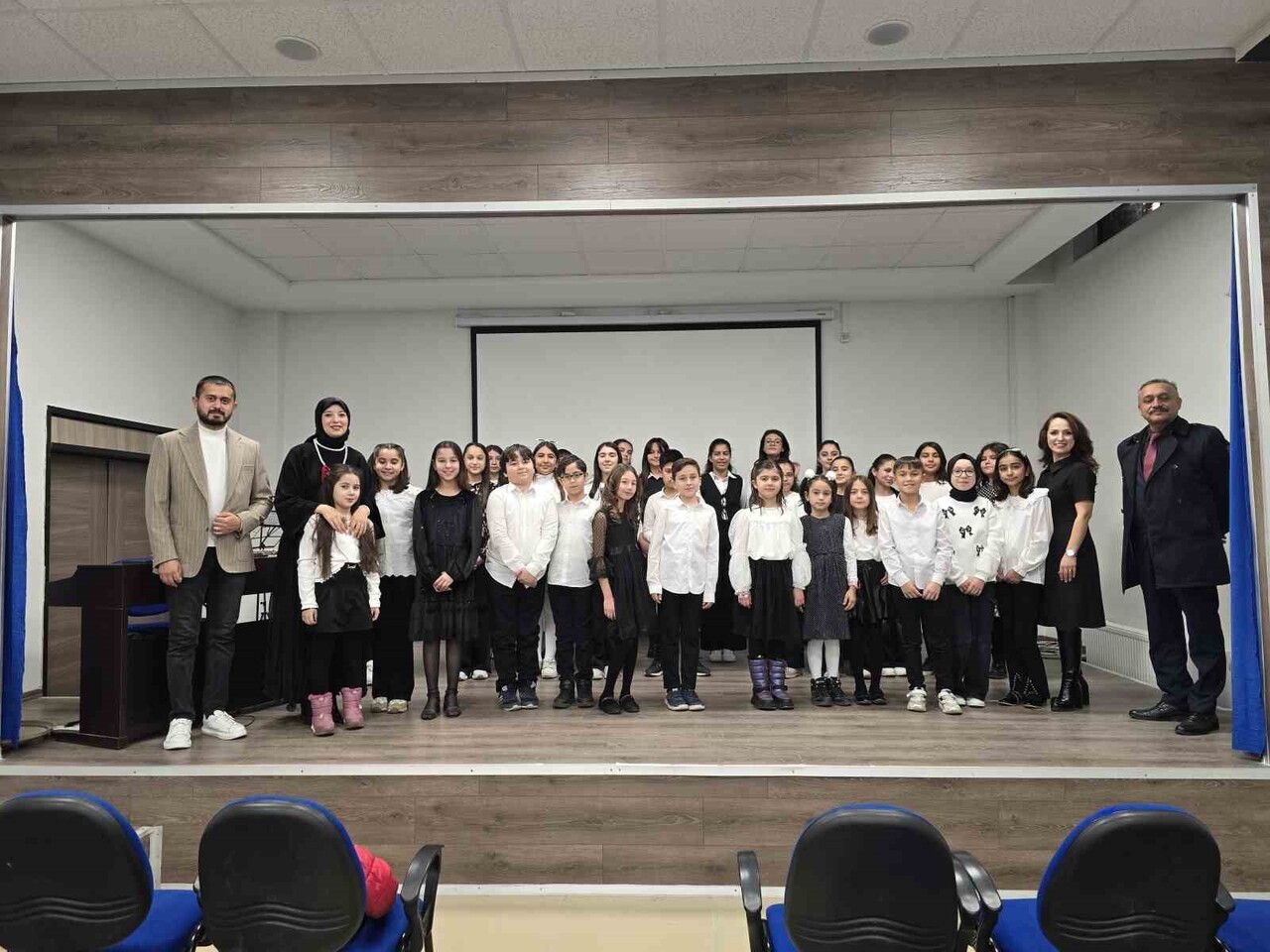 YOZGAT'TA GÖREV YAPAN ÜÇ FEDAKÂR MÜZİK ÖĞRETMENİ, ÇOCUKLARA MÜZİĞİN ÇOK SESLİ DÜNYASINI AÇMAK...