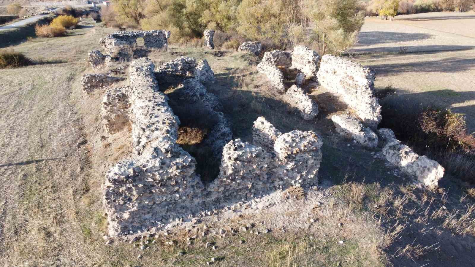 YOZGAT’IN SARAYKENT İLÇESİNE BAĞLI KADIŞEHRİ YOLU ÜZERİNDE, ÖRENCİK İLE KESİKKÖPRÜ KÖYLERİNİN...